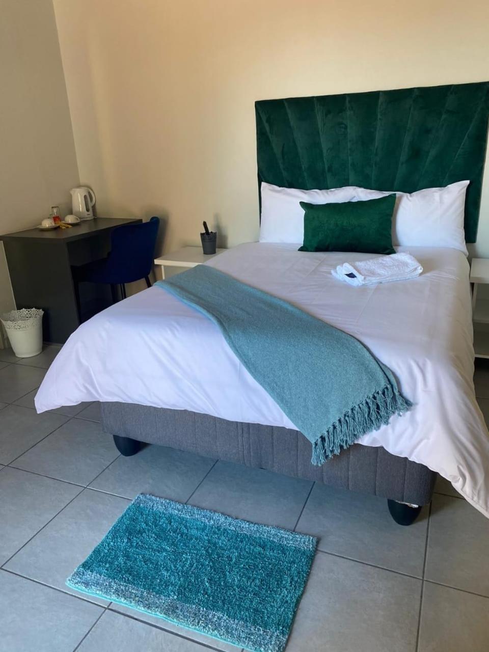Divine Guest Lodge Rustenburg Eksteriør bilde