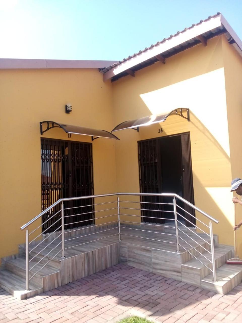 Divine Guest Lodge Rustenburg Eksteriør bilde