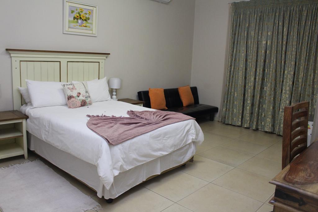 Divine Guest Lodge Rustenburg Rom bilde