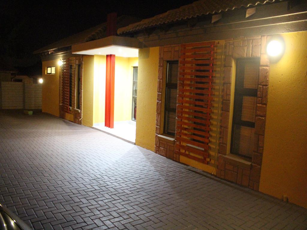 Divine Guest Lodge Rustenburg Eksteriør bilde